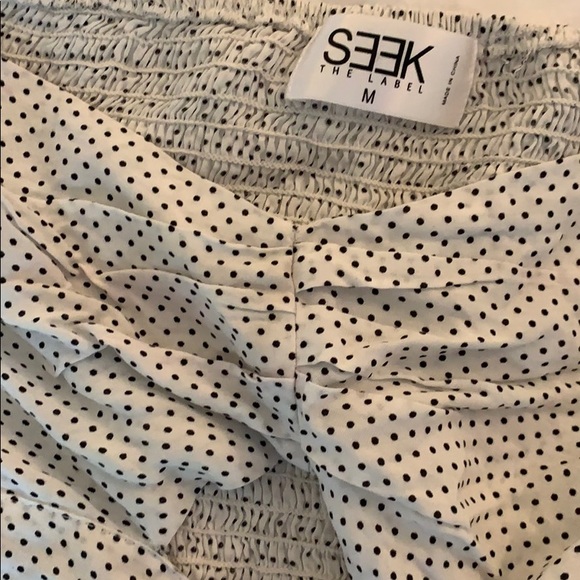 LF Seek the Label Off the Shoulder Tie Crop Top - Picture 2 of 3